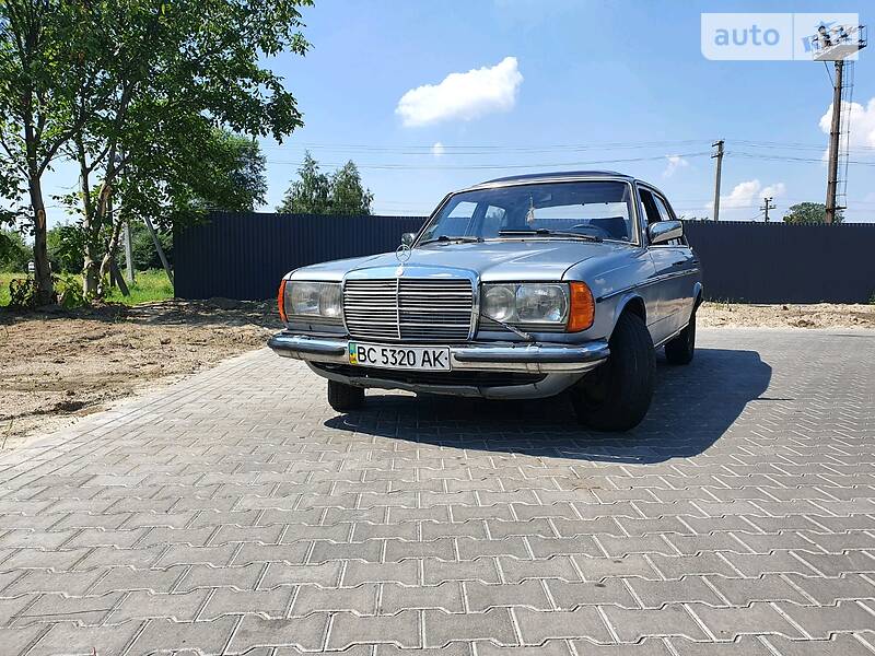Mercedes-Benz E 240 240D