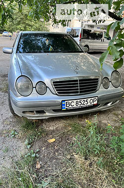 Седан Mercedes-Benz E 240 2001 в Черновцах