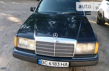 Седан Mercedes-Benz E 250 1990 в Львові