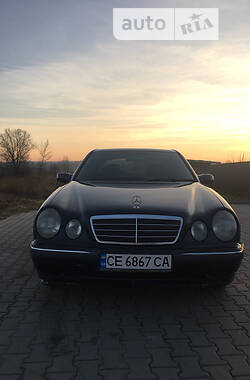 Седан Mercedes-Benz E 270 2000 в Черновцах