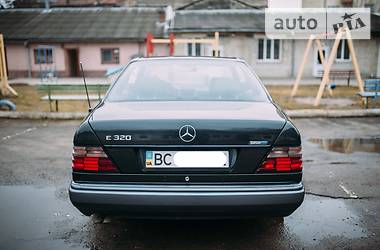 Купе Mercedes-Benz E-Class 1995 в Львове