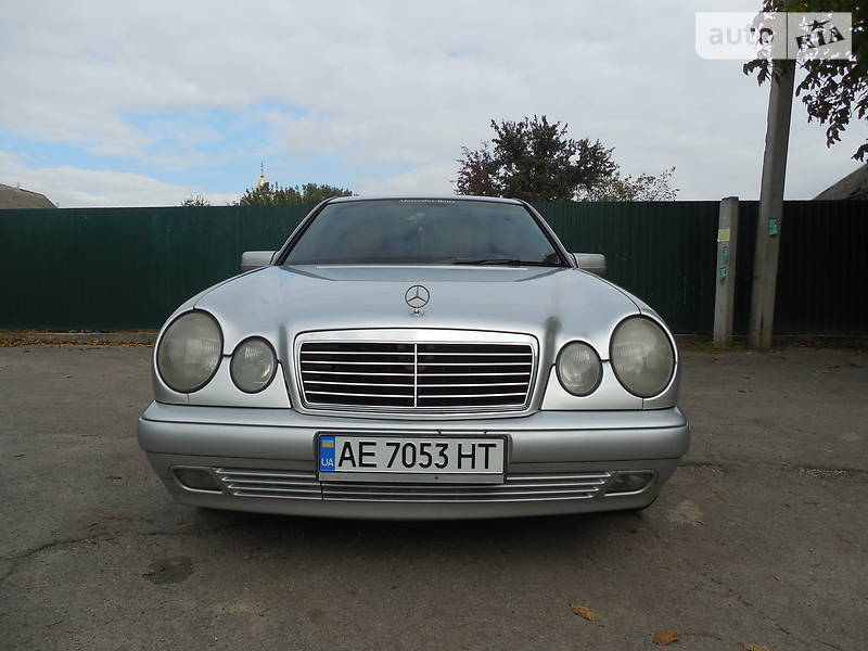 Седан Mercedes-Benz E-Class 1998 в Марганце