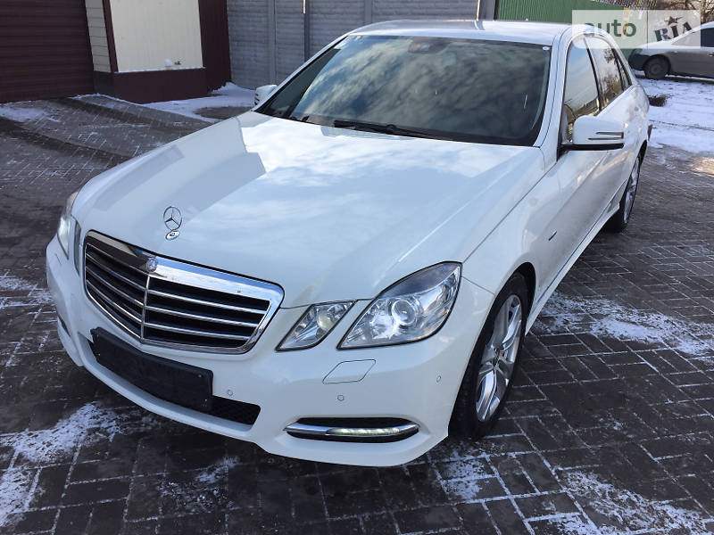 Седан Mercedes-Benz E-Class 2011 в Киеве