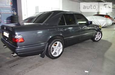 Седан Mercedes-Benz E-Class 1995 в Одессе