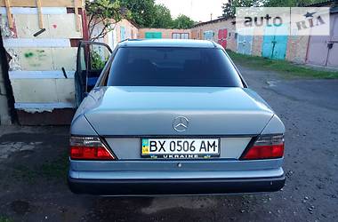 Седан Mercedes-Benz E-Class 1988 в Немирове