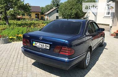 Седан Mercedes-Benz E-Class 1996 в Львове