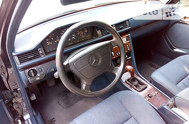 Седан Mercedes-Benz E-Class 1995 в Ужгороді