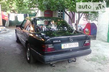 Седан Mercedes-Benz E-Class 1988 в Кривом Роге