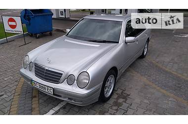 Седан Mercedes-Benz E-Class 2001 в Львове