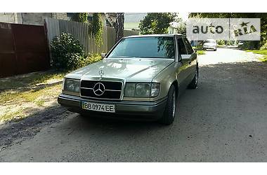 Седан Mercedes-Benz E-Class 1992 в Старобельске