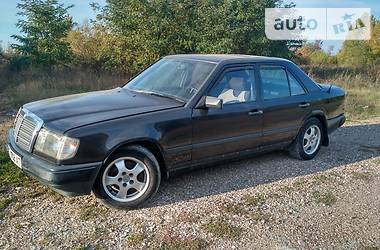 Седан Mercedes-Benz E-Class 1989 в Кельменцах