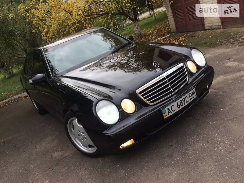 Седан Mercedes-Benz E-Class 2001 в Луцке