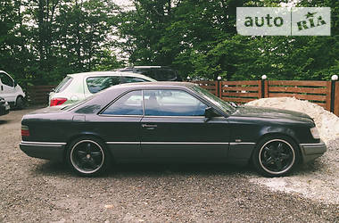 Купе Mercedes-Benz E-Class 1990 в Львове