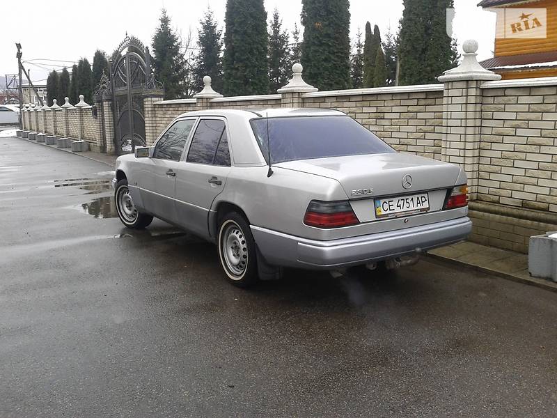 Седан Mercedes-Benz E-Class 1986 в Черновцах