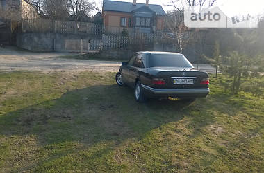 Седан Mercedes-Benz E-Class 1995 в Львові