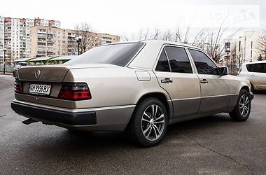 Седан Mercedes-Benz E-Class 1992 в Киеве