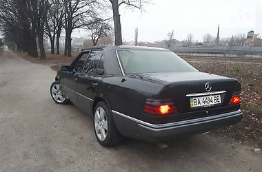 Седан Mercedes-Benz E-Class 1993 в Кропивницком