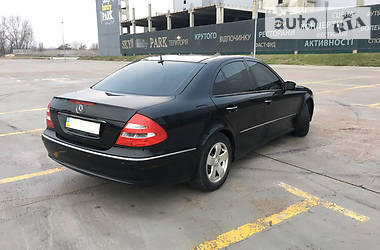 Седан Mercedes-Benz E-Class 2003 в Киеве