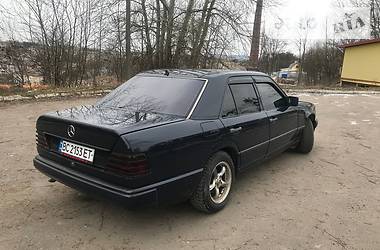 Седан Mercedes-Benz E-Class 1988 в Львове