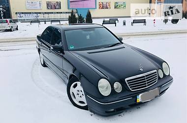 Седан Mercedes-Benz E-Class 2001 в Мариуполе