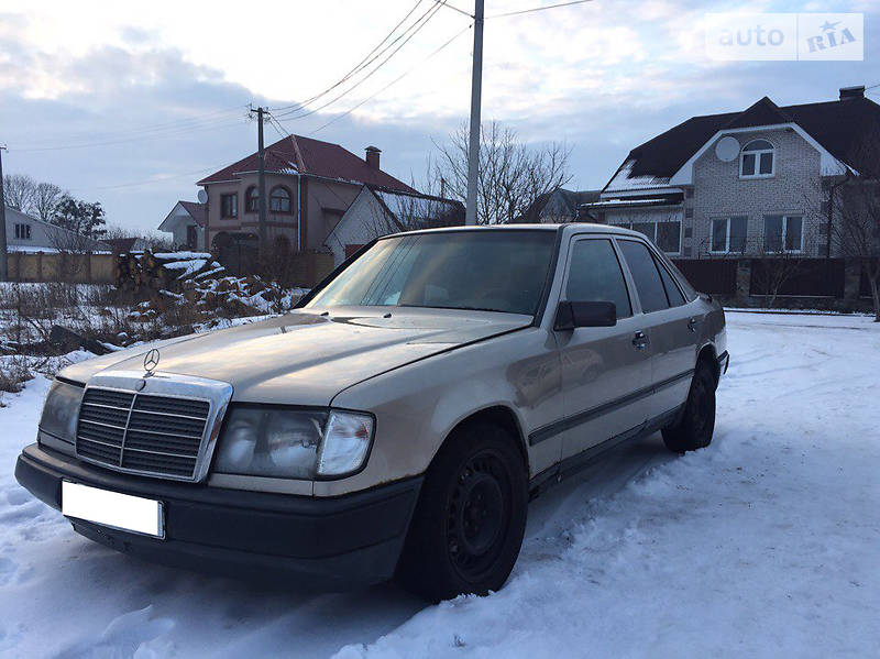 Седан Mercedes-Benz E-Class 1989 в Киеве