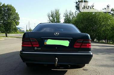 Седан Mercedes-Benz E-Class 2001 в Ровно