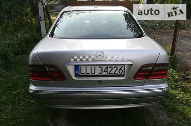 Седан Mercedes-Benz E-Class 2002 в Ровно