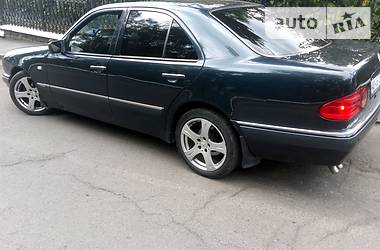 Седан Mercedes-Benz E-Class 1997 в Ужгороді