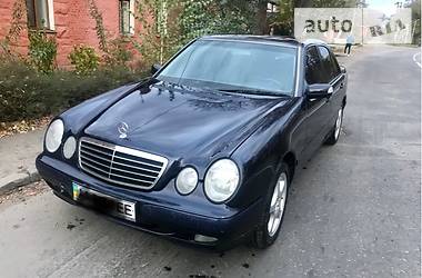 Седан Mercedes-Benz E-Class 2001 в Киеве