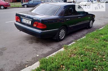 Седан Mercedes-Benz E-Class 1997 в Ужгороде