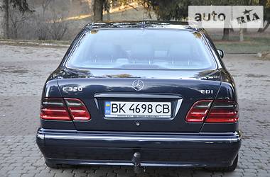 Седан Mercedes-Benz E-Class 2001 в Ровно