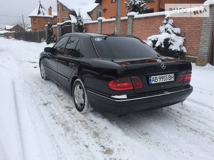 Седан Mercedes-Benz E-Class 2001 в Виннице