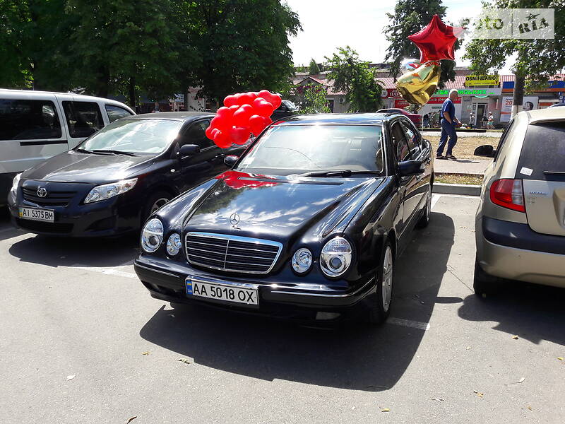 Седан Mercedes-Benz E-Class 2001 в Києві