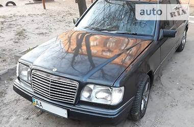 Седан Mercedes-Benz E-Class 1988 в Києві