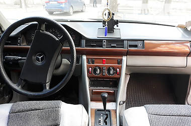 Седан Mercedes-Benz E-Class 1988 в Києві