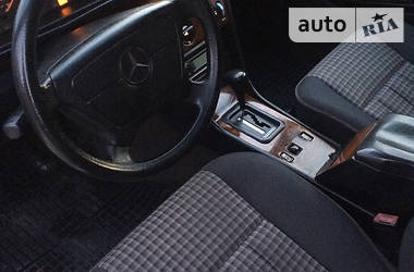 Універсал Mercedes-Benz E-Class 1994 в 
