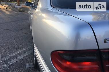 Седан Mercedes-Benz E-Class 2002 в 