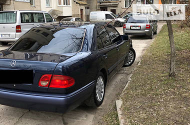 Седан Mercedes-Benz E-Class 1998 в Владимир-Волынском