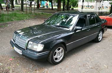 Седан Mercedes-Benz E-Class 1991 в Киеве