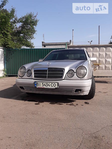 Седан Mercedes-Benz E-Class 1997 в 