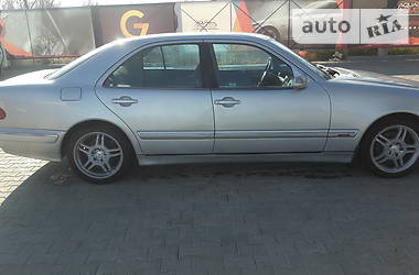 Седан Mercedes-Benz E-Class 2000 в 