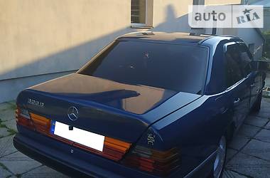 Седан Mercedes-Benz E-Class 1985 в 