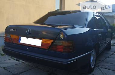 Седан Mercedes-Benz E-Class 1985 в 
