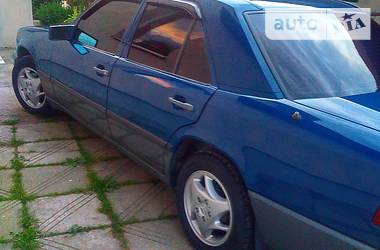 Седан Mercedes-Benz E-Class 1985 в 