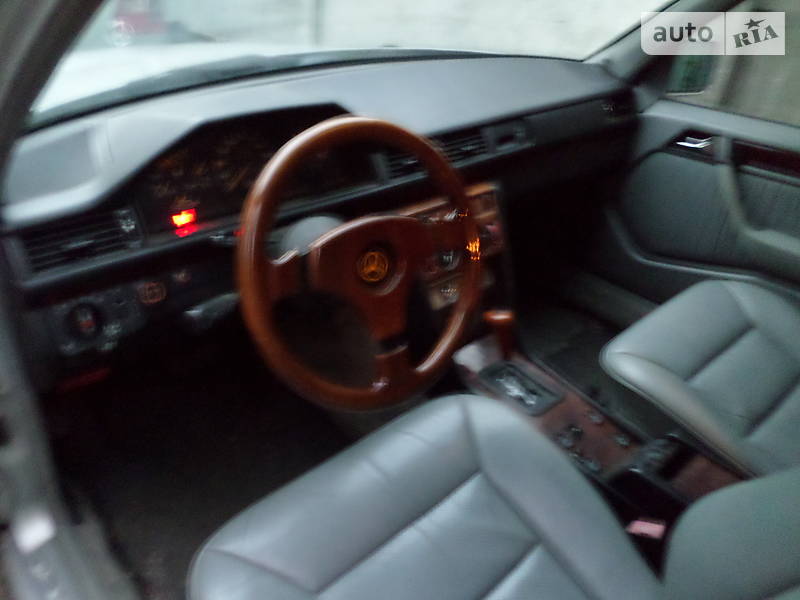 Седан Mercedes-Benz E-Class 1989 в Києві