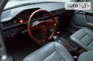 Седан Mercedes-Benz E-Class 1989 в 