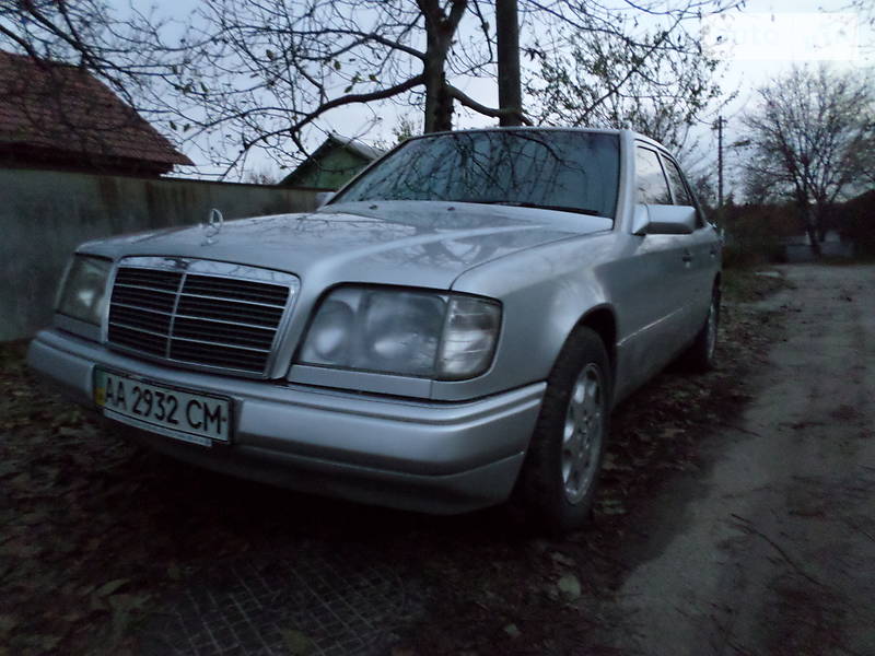Седан Mercedes-Benz E-Class 1989 в Києві