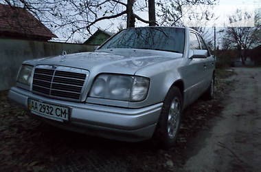 Седан Mercedes-Benz E-Class 1989 в 