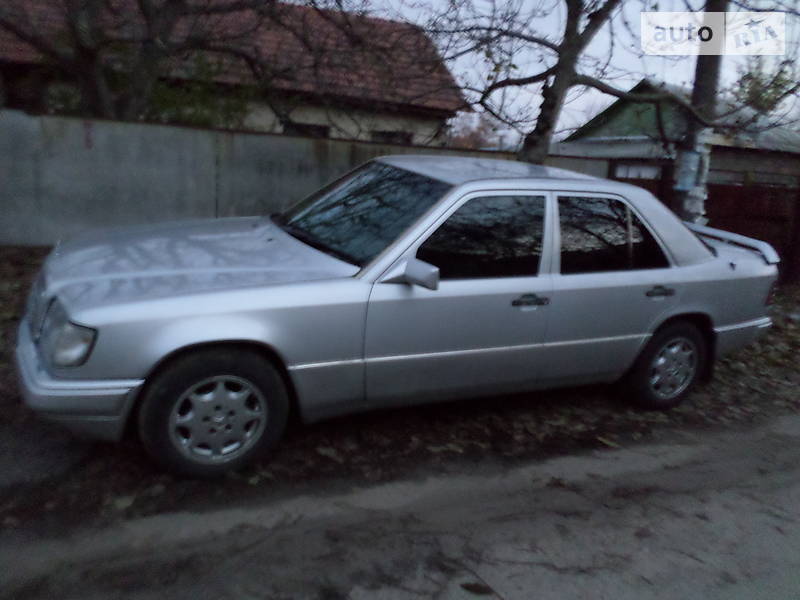 Седан Mercedes-Benz E-Class 1989 в Києві