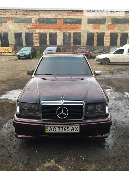 Седан Mercedes-Benz E-Class 1990 в 